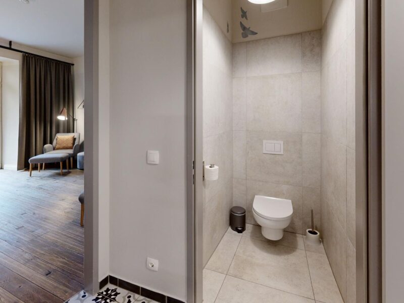 Urban-Lodge-Apartment-Plus-Bathroom_2